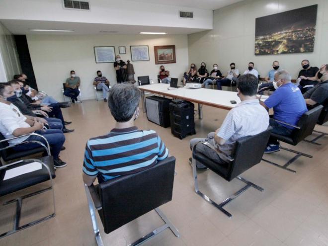 Em reunião na tarde dessa quarta-feira, comerciantes foram ouvir do prefeito de Ipatinga informações sobre a pandemia de covid-19 na cidade