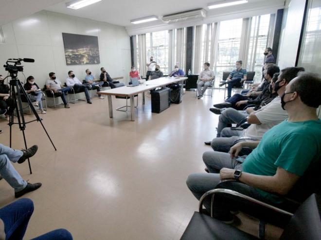 Os comerciantes apresentaram na reunião o quadro de extrema dificuldade a que muitos têm sido levados diante da impossibilidade de abrirem suas portas