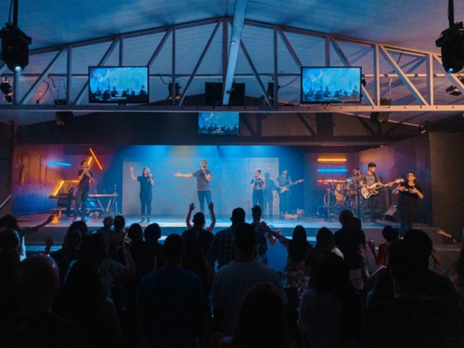 Sem a presença de Deus, somos apenas músicos e cantores