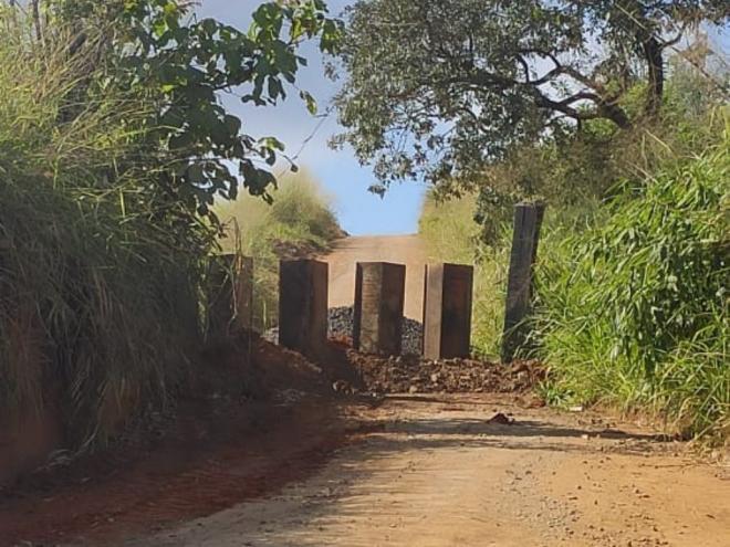 Foram instaladas barreiras metálicas nos arredores da rampa