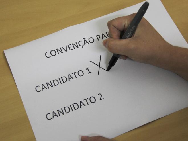 Uma das opções para a escolha dos candidatos seria o voto em papel 