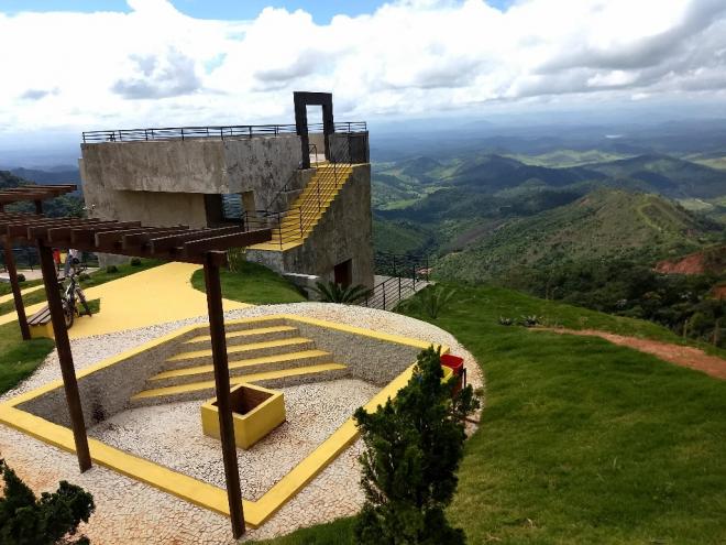 Atrativo turístico no alto do Pico do Jacroá, em Marliéria, está interditado e município anuncia barreira sanitária 