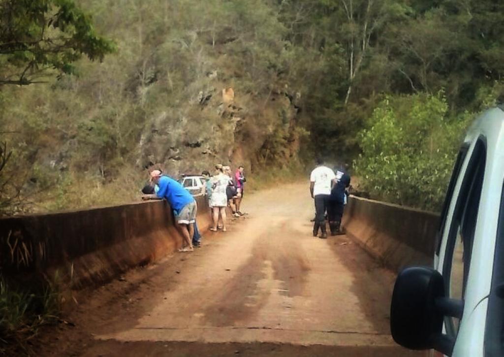 Paulo Roberto da Silva, de 38 anos, morreu ao cair dessa ponte 