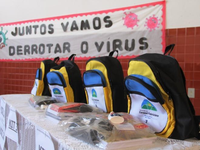 Cerca de 9 mil kits serão entregues a estudantes do ensino básico e fundamental, além das turmas da EJA
