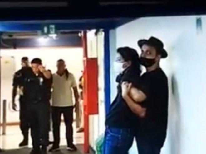 A repórter Marina Araújo foi tomada como refém pelo homem que invadiu a sede de jornalismo da emissora