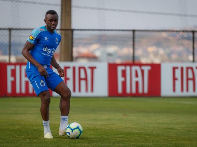 Contrato de cinco ano com o camaronês terminou neste fim de semana
