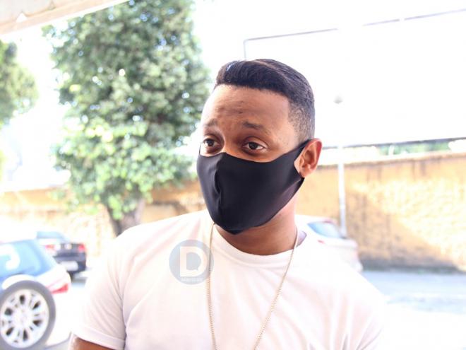 ''Eu não estou me sentido seguro. Vejo muitos não levando a sério, pessoas próximas a mim e que não acreditam. Prefiro até ficar em casa. Tenho a dizer para essas pessoas que não acreditam que elas podem morrer. E o problema maior é passar pra gente que está se cuidando. Isso acontece muito, a pessoa pega e leva para dentro de casa''. Felipe Ramos, estudante, Centro de Coronel Fabriciano
