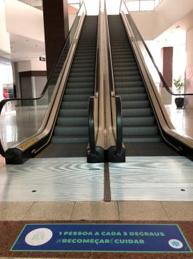 Distanciamento deve ser observado na escada rolante