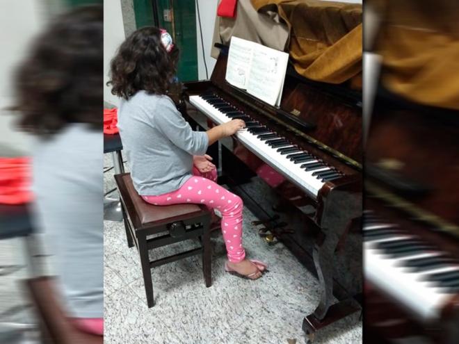Maria Eugênia Ferraz de Oliveira faz aulas de piano e ampliou sua capacidade de concentração 