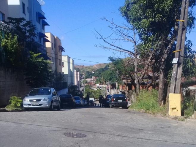 Ladrão invadiu residencia na rua Rio Itajaí, bairro Parque das Águas e atirou na vítima que foi defender a filha de seis anos 