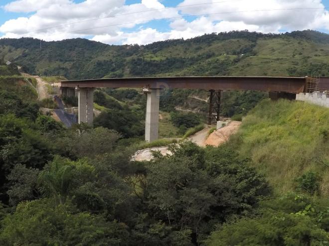 Nova ponte foi construída sobre o ribeirão Severo, em Antônio Dias, BR-381