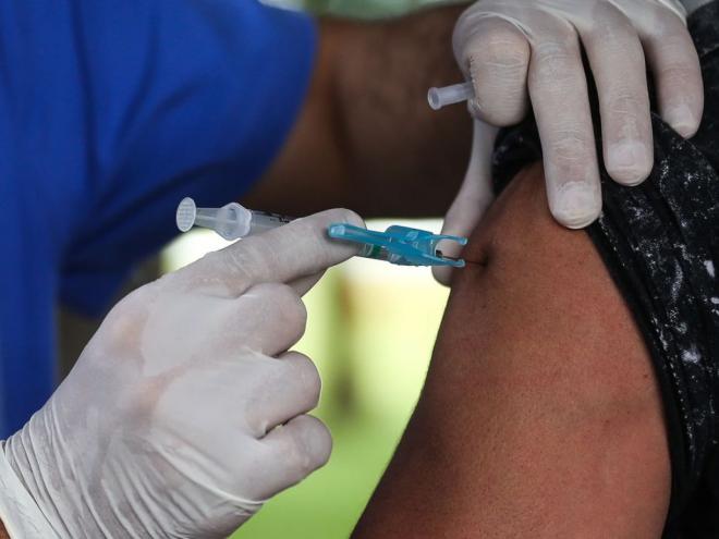 A vacina da gripe protege contra os três subtipos do vírus influenza que mais circularam no último ano no Hemisfério Sul, de acordo com determinação da Organização Mundial da Saúde (OMS)