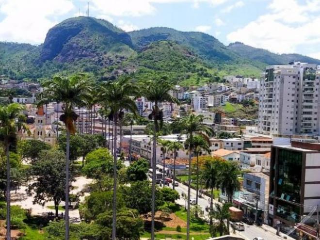 Novo decreto entrou em vigor nessa quarta-feira (24) em Caratinga e restringe o funcionamanto do comércio 