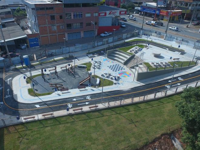 O novo espaço multiuso ocupa uma área de 2.100 m², na avenida Tancredo 