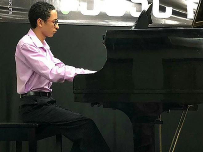 O jovem instrumentista já é considerado um virtuose ao piano
