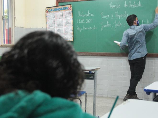 Aulas chegaram a ser retomadas, mas foram suspensas por determinação judicial 