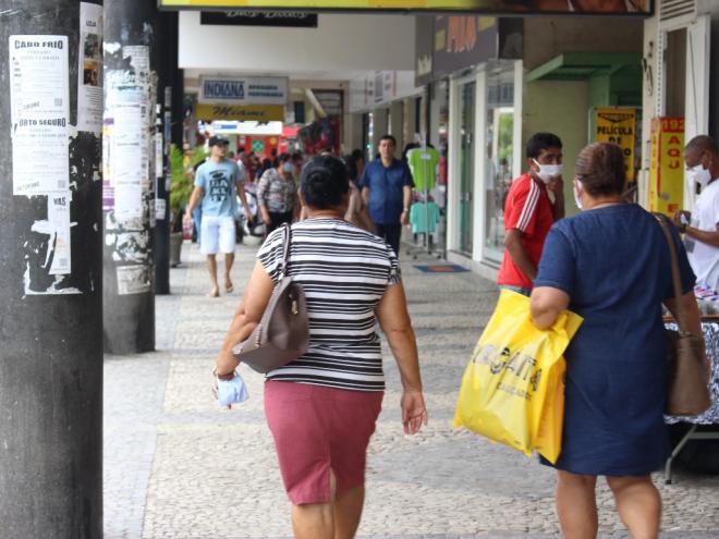 Empresários pedem que lojas possam funcionar de 9h as 19h, de segunda a sexta-feira