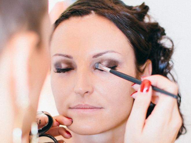 O serviço de maquiagem foi prestado, mas noiva ficou insatisfeita com o resultado no álbum de casamento