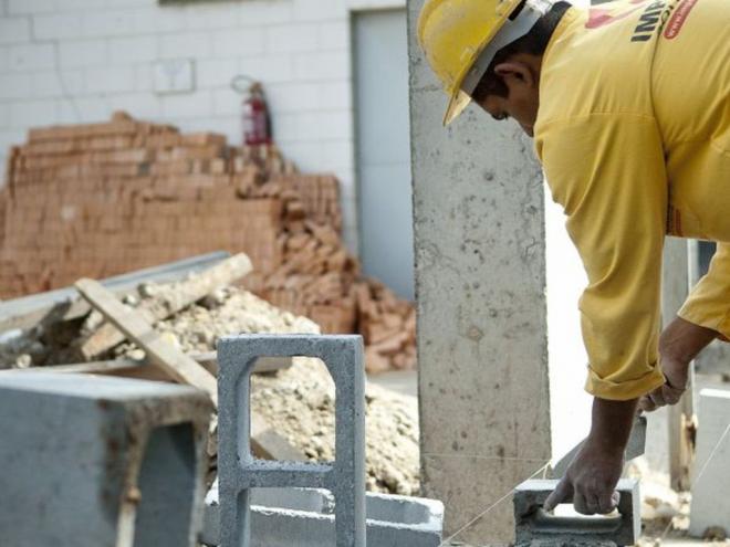  Economista aponta sinais do arrefecimento da redução do número de pessoas afastadas do trabalho por causa do isolamento social