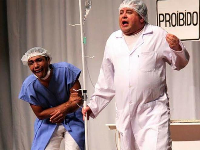 No palco, Othon Valgas e Marcelo Vieira divertem e se divertem