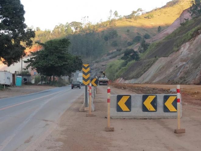 Condutores de veículos devem ficar atentos às sinalizações ao longo da rodovia