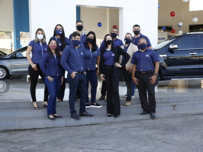 A equipe da concessionária Brasauto oferece atendimento qualificado aos clientes 