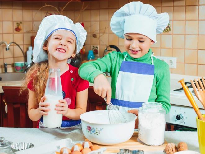 O livro online Gastronomia Divertida, que está disponível para download de forma totalmente gratuita, apresenta jogos e brincadeiras sobre educação alimentar e nutricional e instruções para uma alimentação saudável
