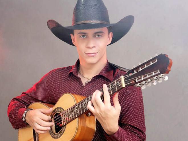O cantor Hyuri Luna vai percorrer os bairros de Ipatinga neste domingo