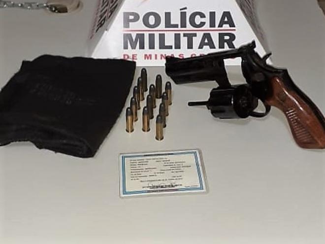 Idoso explicou que anda armado porque foi ameaçado por outro homem com quem disputa judicialmente a posse de um terreno em Cava Grande 