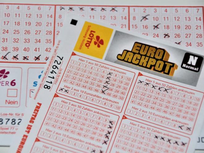Loteria nunca deve ser encarada como uma forma de ganhar dinheiro. Tal como todos os jogos de azar é um entretenimento, uma forma de passar tempo e de se divertir, podendo ao fim ganhar ou não uma bolada 