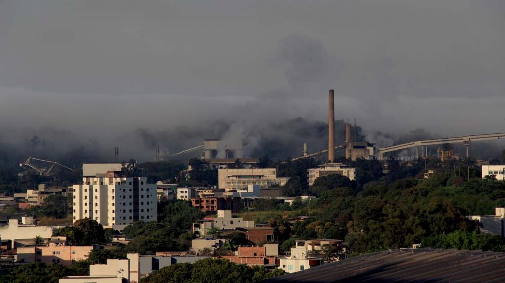 Panorâmica dos bairros Veneza II e Centro de Ipatinga, no começo da manhã dessa terça-feira (14)
