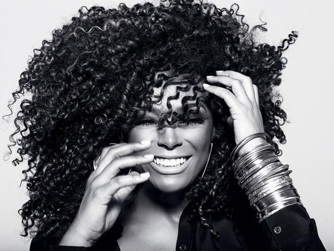 Paula Lima vai mostrar o show Mil Estrelas