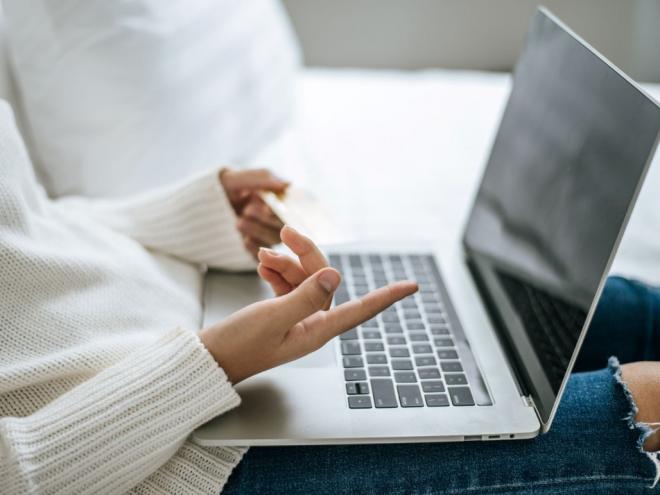 O ambiente on-line está sendo um grande aliado. Diversas ferramentas servem como auxílio para dar continuidade aos estudos enquanto não ocorre o retorno às salas de aula. Os aplicativos é um deles