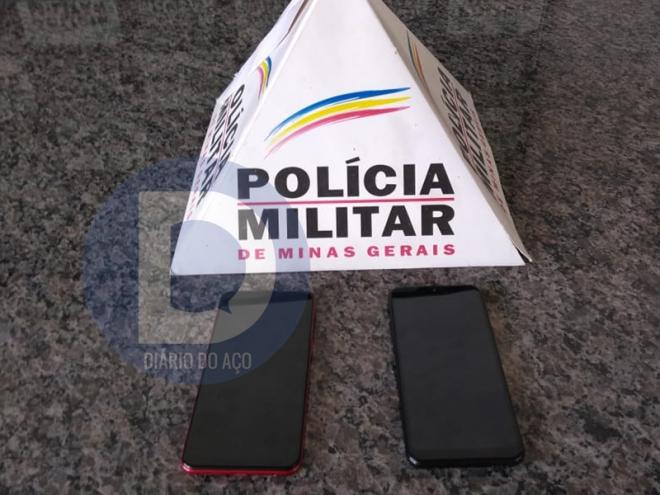 Os celulares roubados foram recuperados com duas pessoas suspeitas de receptação