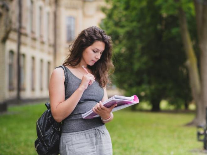Assim, os estudantes poderão escolher entre as vagas ofertadas por todas as instituições de ensino superior que aderiram ao processo seletivo do 2º semestre do Fies, conforme anunciou o MEC