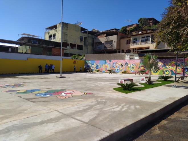 A praça recebeu o nome de Reinaldo Paiva, ex-policial Militar e liderança comunitária da região