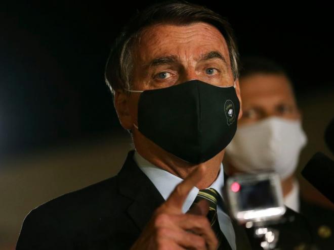 O presidente Jair Bolsonaro tem 65 anos e está em tratamento desde o último dia 7, quando testou positivo para o novo coronavírus