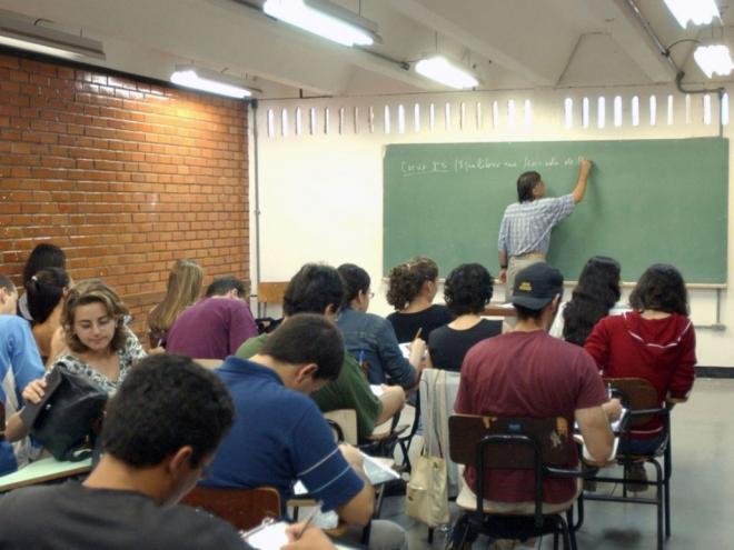 Com linguagem acessível, o manual traz orientações para retomada das aulas em segurança