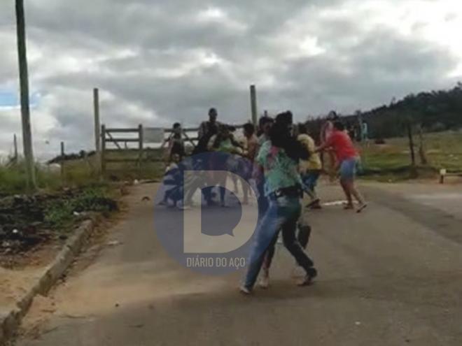 Confusão no bairro Bom Jardim, em Ipatinga, terminou com cinco presos