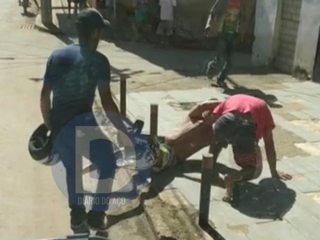 A briga aconteceu no meio da rua no bairro Macuco, em Timóteo