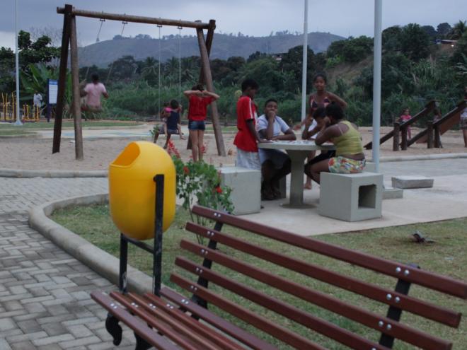 O espaço conta agora com campo de futebol, playground, aparelhos de ginástica e pista de caminhada 