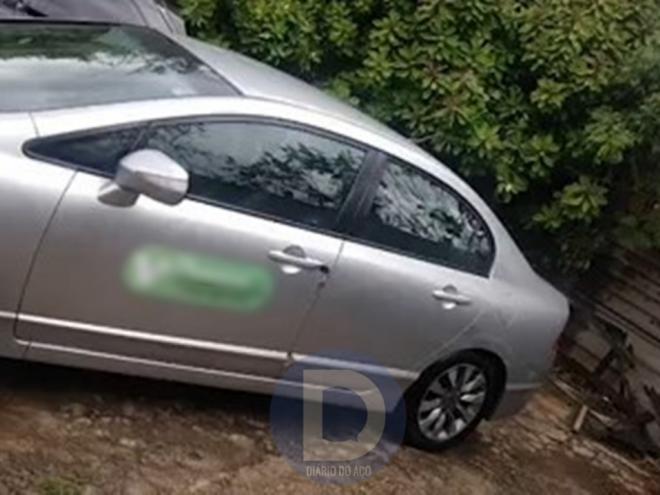O veículo roubado do motorista de aplicativo foi localizado durante as buscas policiais