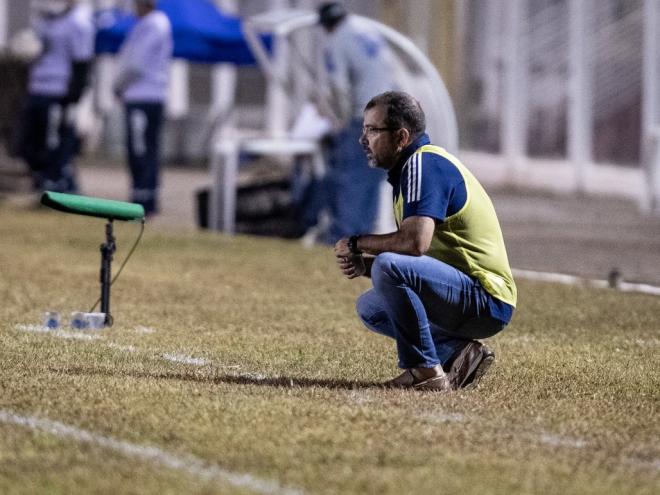 O técnico Enderson Moreira avalia levar a campo a equipe sub-20 da Raposa 