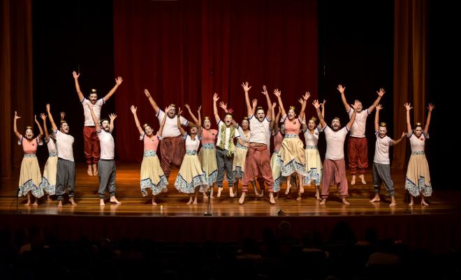 No fim, os estudantes ainda podem participar de uma montagem teatral