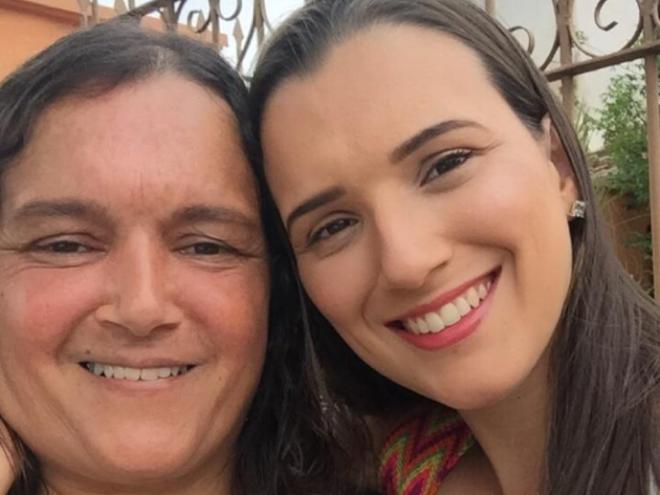Mãe e filha podem sorrir aliviadas após vitória sobre a doença