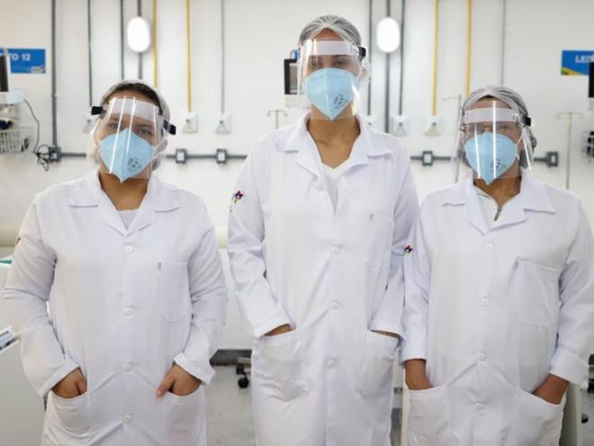 Profissionais da Saúde pública equipadas para tratamento de pacientes da covid-19