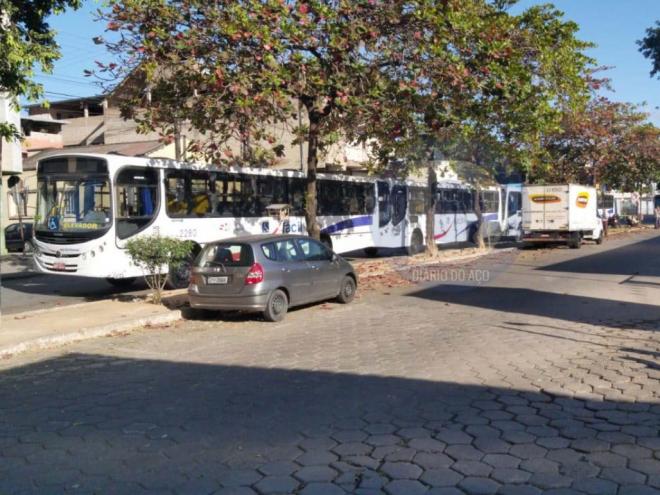 Ônibus não saíram para os itinerários entre 7h e 9h