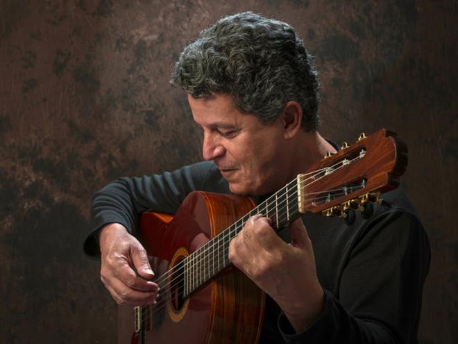 O mineiríssimo Celso Adolfo canta seus grandes sucessos