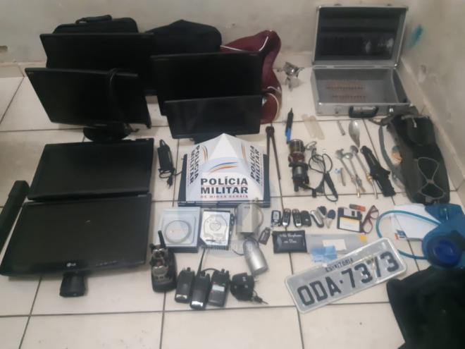 Produtos furtados foram encontrados entraram em matagal entre as ruas Saigon e Pusco, no bairro Bethânia 