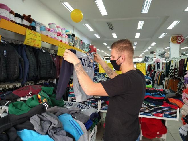 Entre os presentes mais populares, as roupas são a opção mais escolhida pelos entrevistados